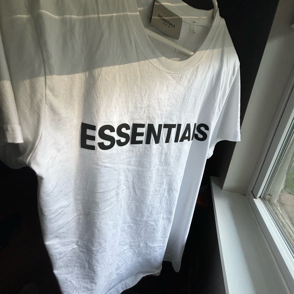 Basic White Essential’s T-Shirt
